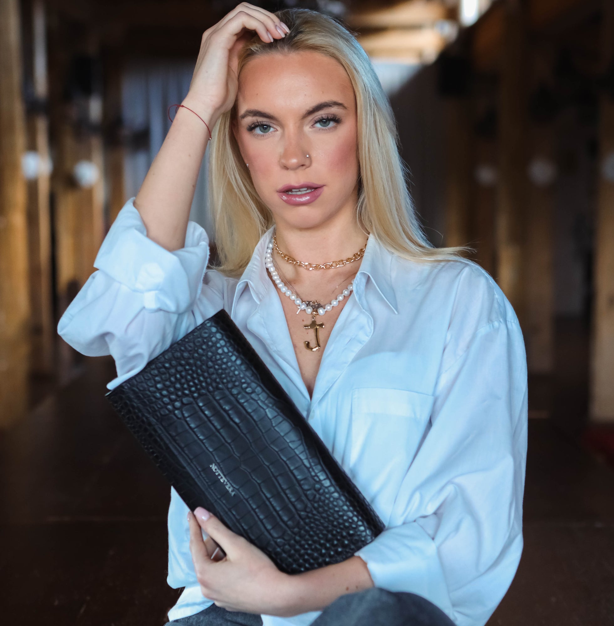 Cleo Croc Embossed Leather Clutch | NOTTEVERA