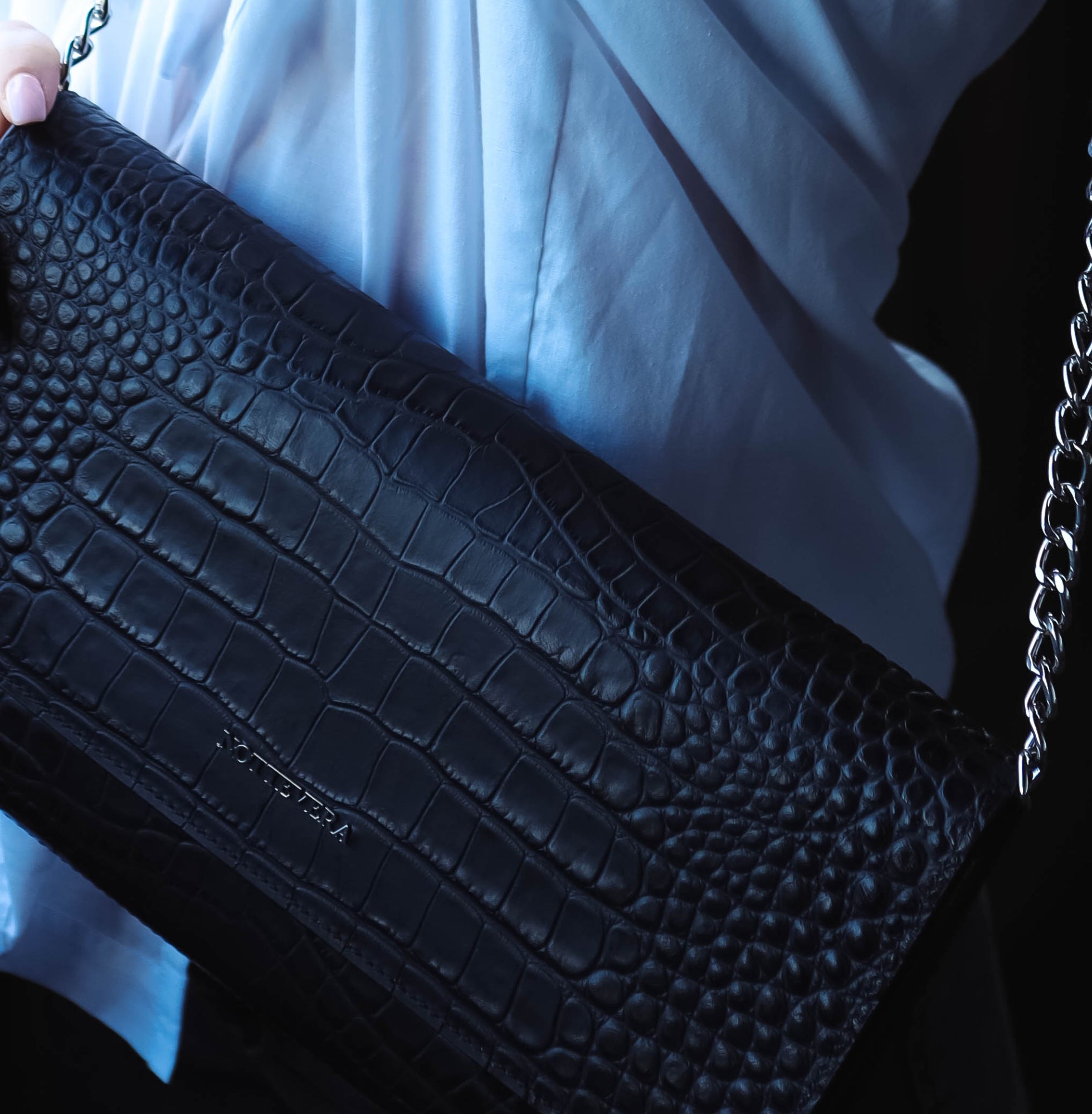 Cleo Croc Embossed Leather Clutch | NOTTEVERA